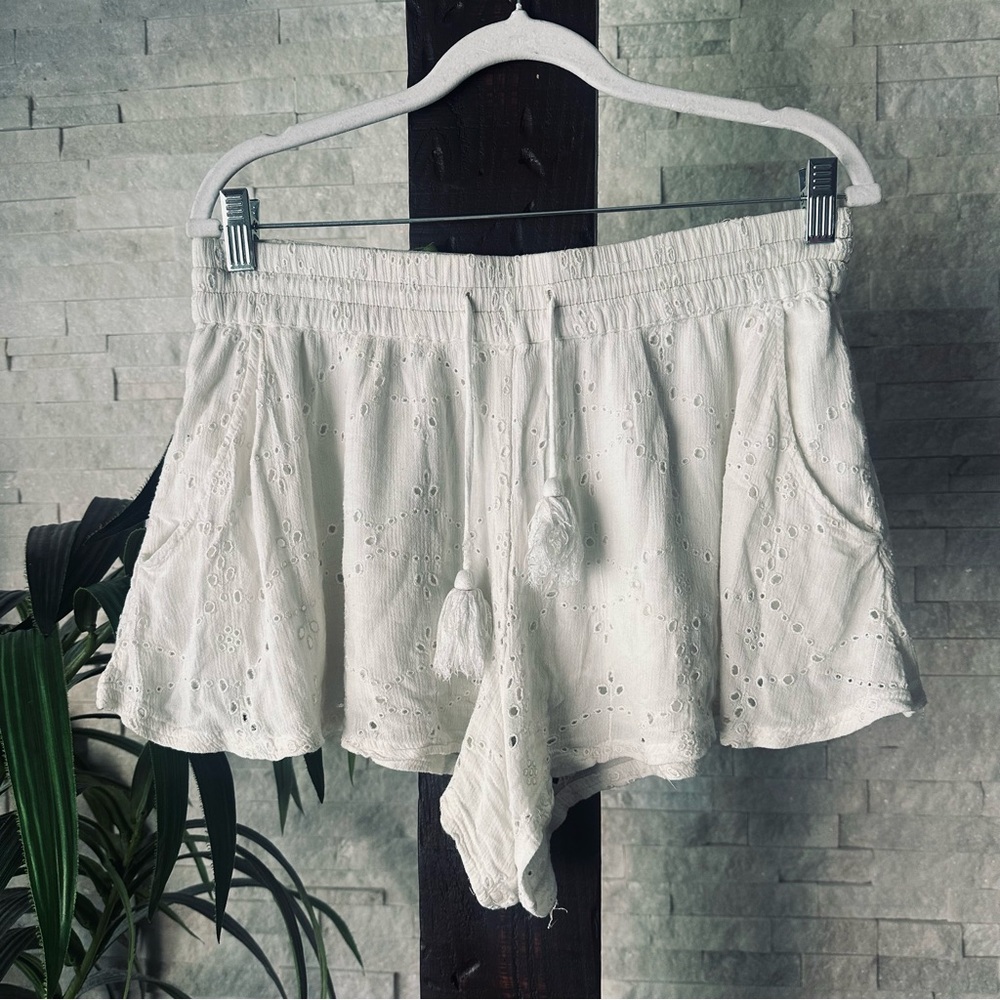 FREE PEOPLE Karlie Eyelet Cream Ivory Boho Shorts Size M